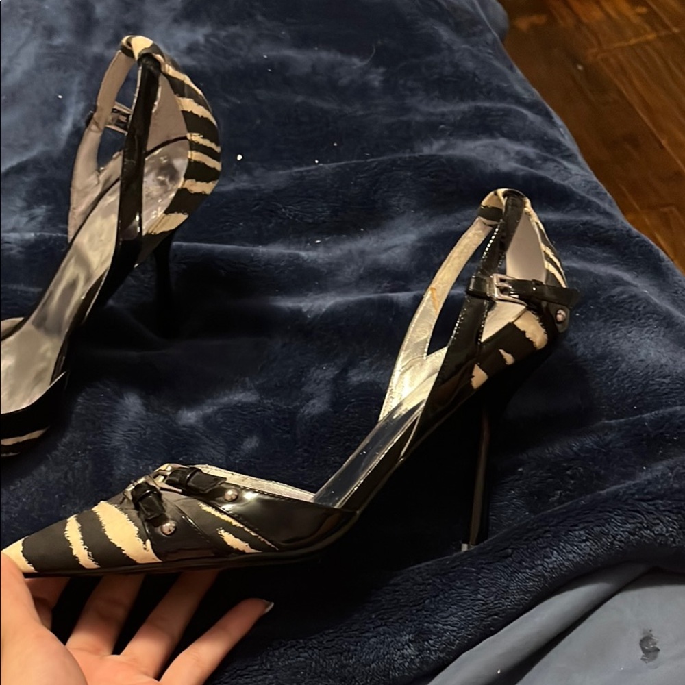guess printed heels